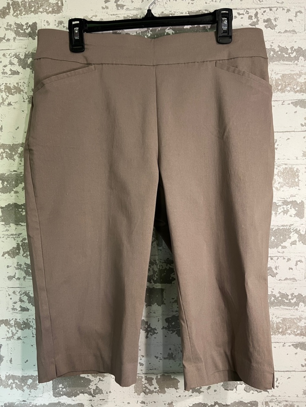 Chico's Pull-On Capri Pants in Taupe